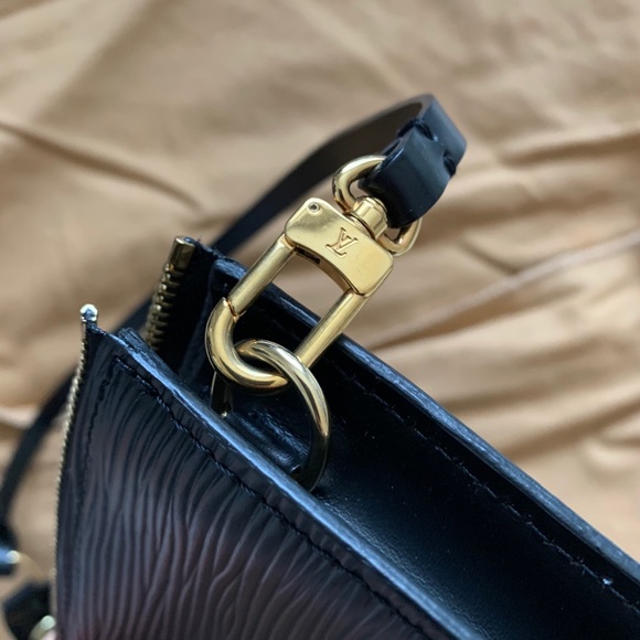 [SOLD] Louis Vuitton Epi black leather pochette - Picture 5 of 12